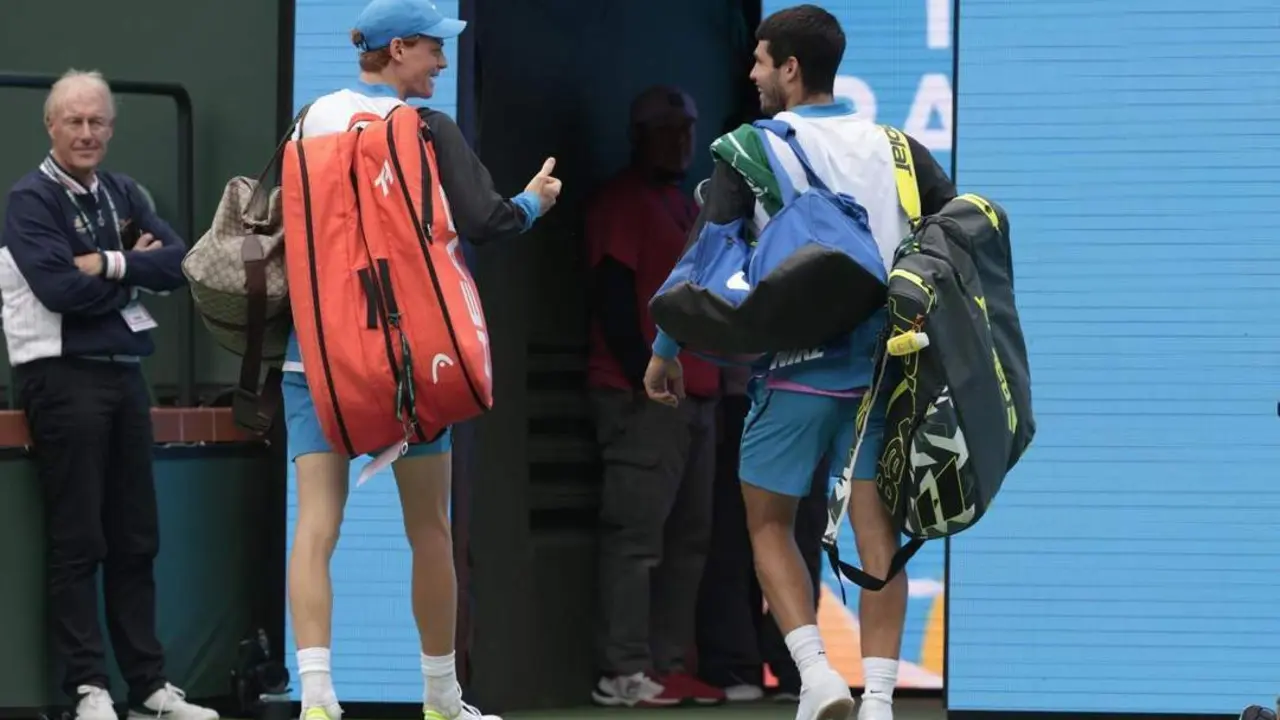 Los dos jugadores se retiran de la pista. - EFE