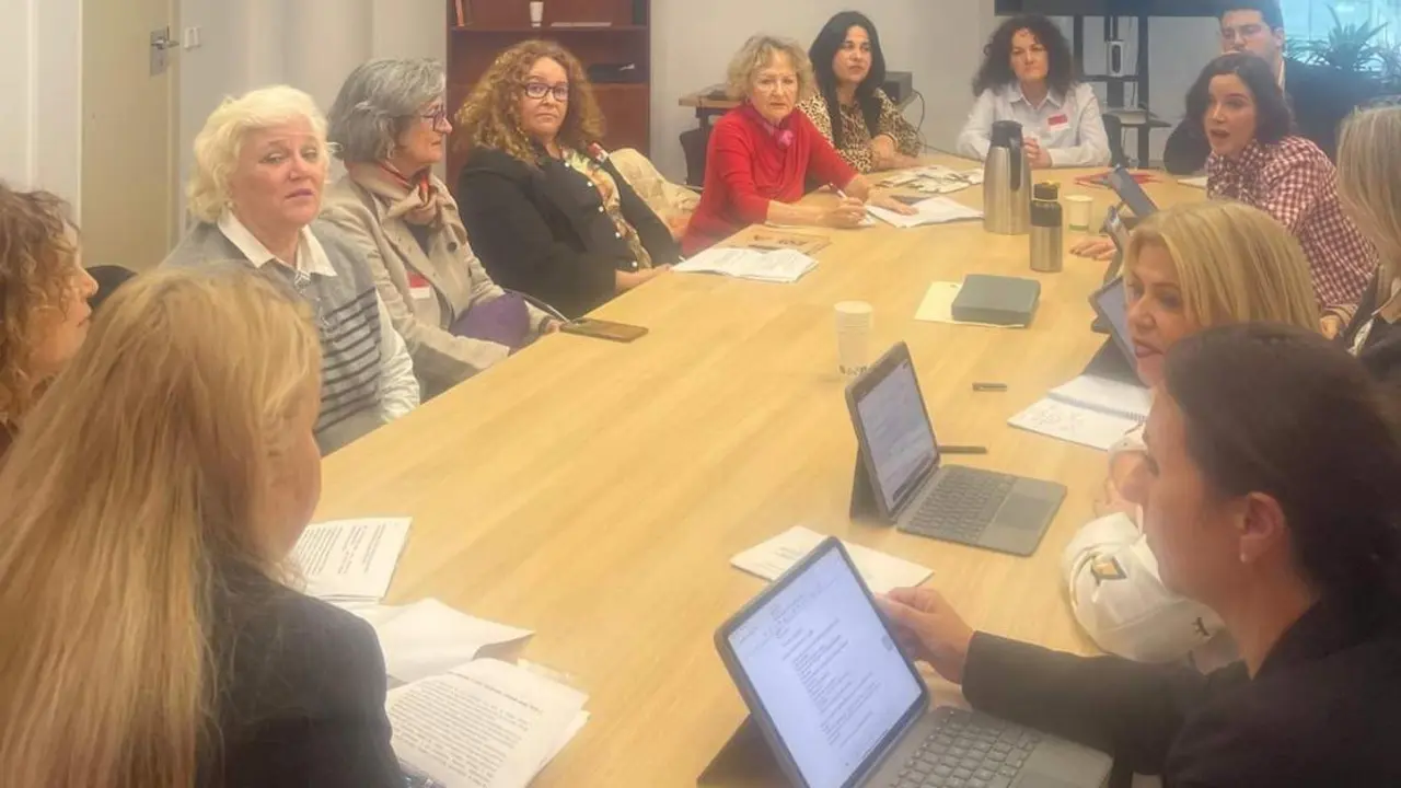 Reuni&oacute;n en el Congreso con las camareras de piso - PSOE