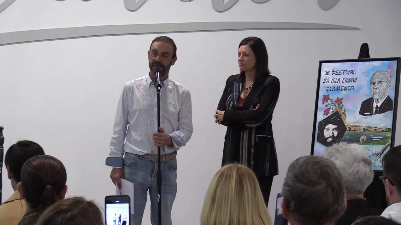 La emoci&oacute;n de El Mawi de C&aacute;diz al recibir el premio a la mejor actuaci&oacute;n flamenca
