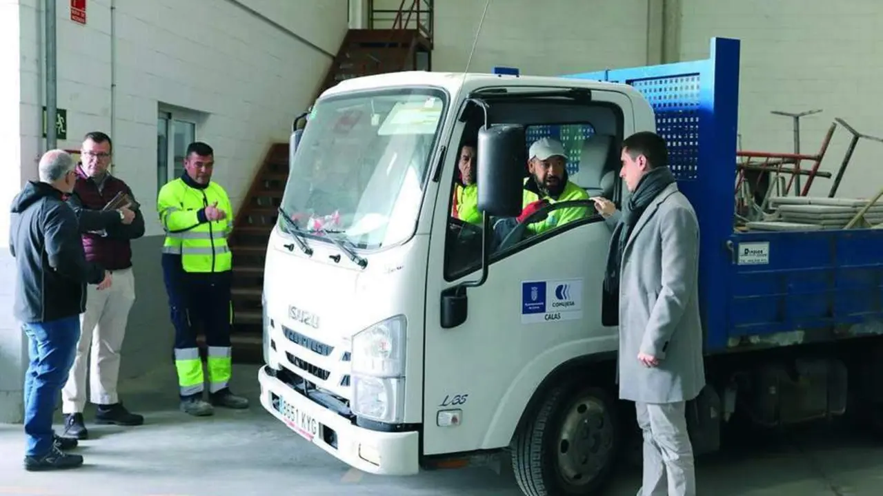 Jaime Espinar en una visita a la plantilla de calas - jerez.es