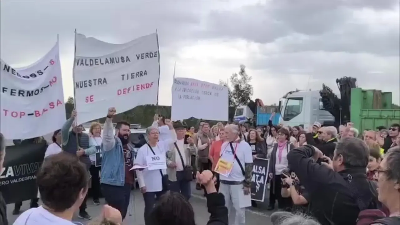 Cientos de personas se movilizan en Valdelamusa contra la balsa minera de Matsa