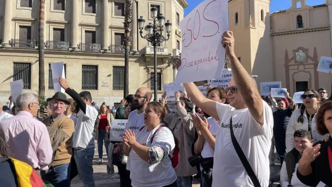 Concentraci&oacute;n en la plaza de Las Monjas. - VH