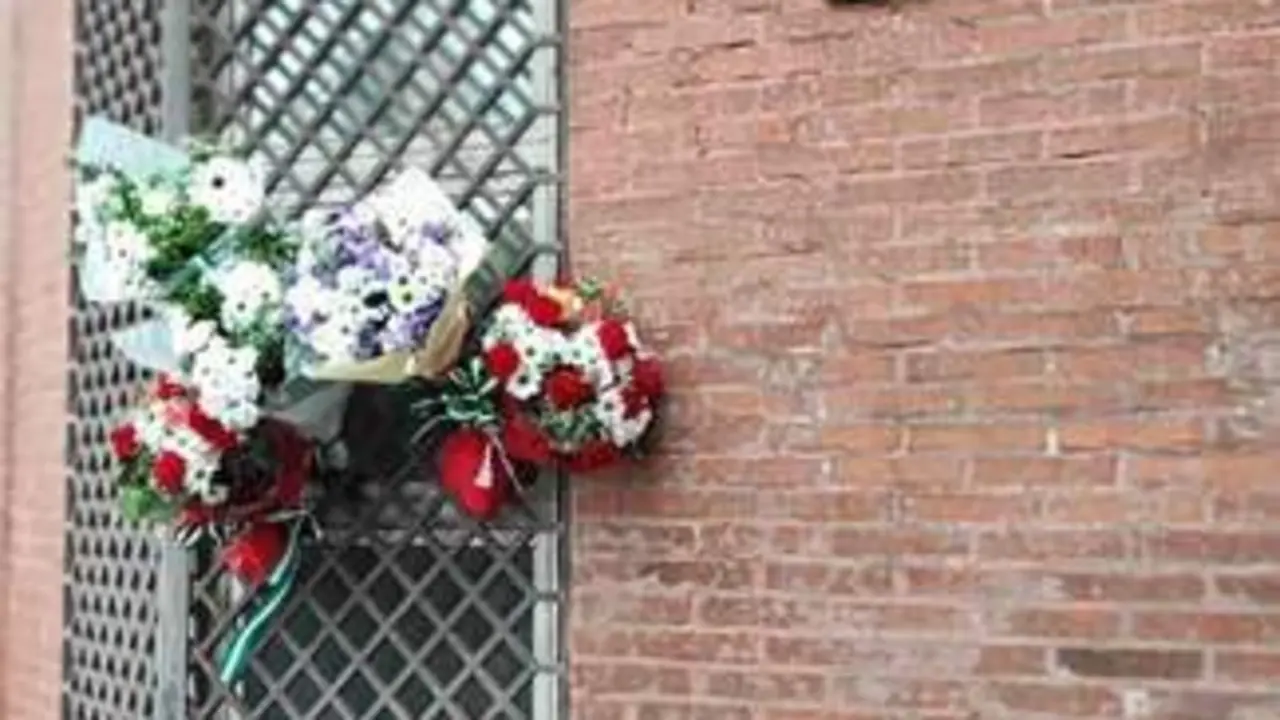 Placa de homenaje en M&aacute;laga. - EP