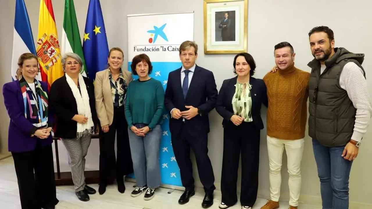 Fundaci&oacute;n la Caixa con los representantes de los Reyes Magos - jerez.es