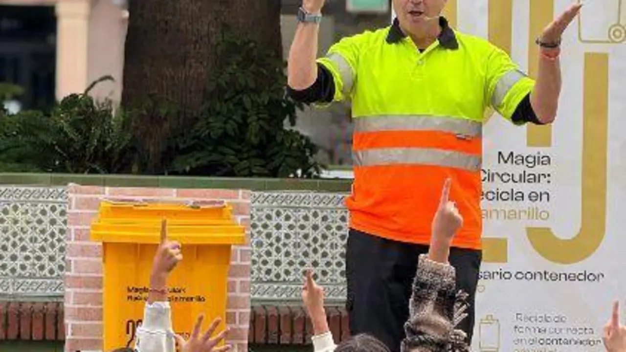 Campa&ntilde;a sobre el contenedor amarillo en el Campo de Gibraltar. - AI