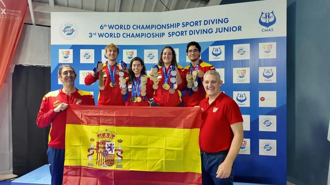 Noelia P&eacute;rez junto a sus compa&ntilde;eros de la Selecci&oacute;n Espa&ntilde;ola - 