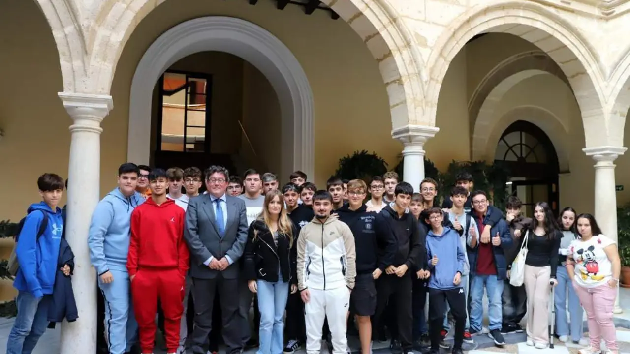 Los escolares en el Ayuntamiento - jerez.es