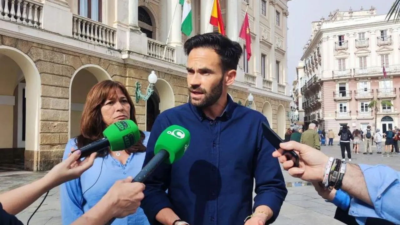 David de la Cruz, con Helena Fern&aacute;ndez. - VIVA