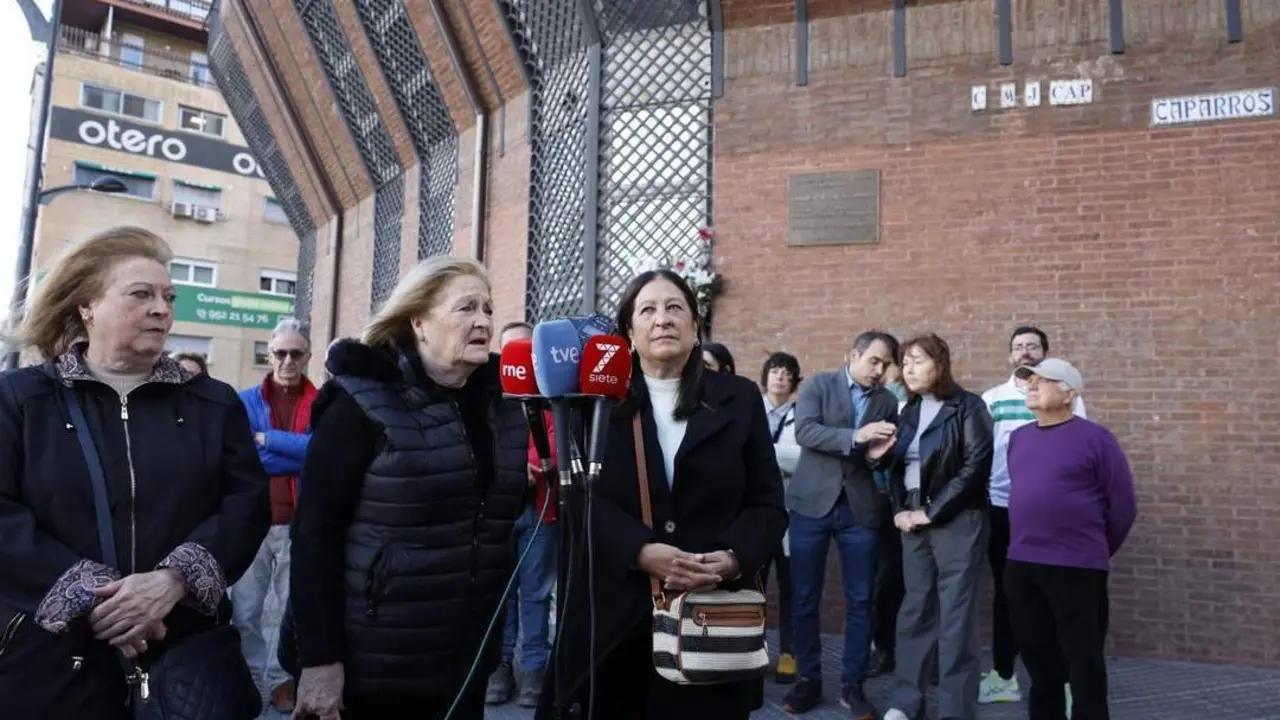 Las hermanas en uno de los homenajes del d&iacute;a 4. - EFE/Jorge Zapata