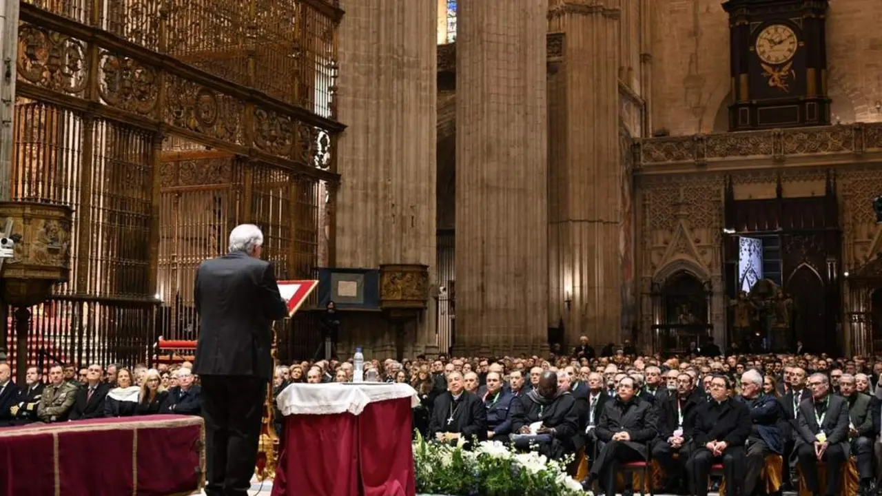 El Arzobispo de Sevilla explicando las conclusiones - II CONGRESO