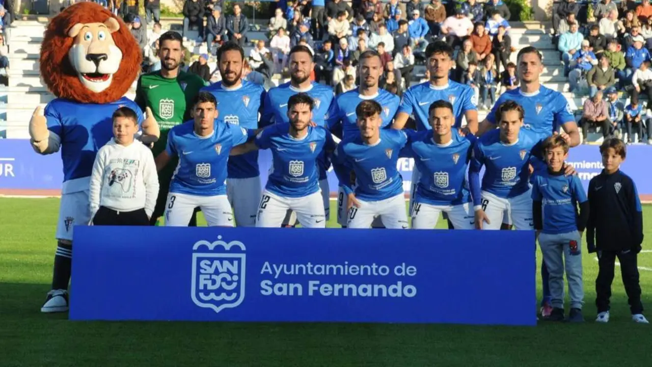 El logo del Ayuntamiento en camiseta y toblerone. - J.F.C.