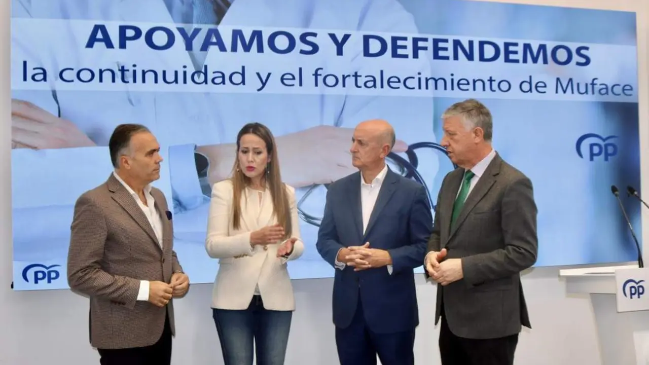 Garc&iacute;a F&eacute;lix, Verano, Gonz&aacute;lez y Romero en la sede del PP - PP Huelva