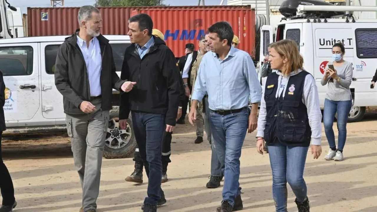 El Rey, Pedro S&aacute;nchez, Carlos Maz&oacute;n y Pilar Bernab&eacute;. - Borja Puig de la Bellacasa/EFE