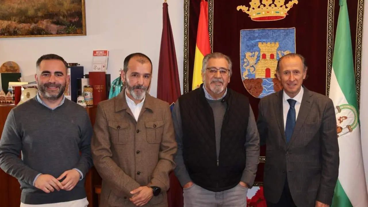 Acto de presentaci&oacute;n del pregonero en Alcald&iacute;a - VIVA