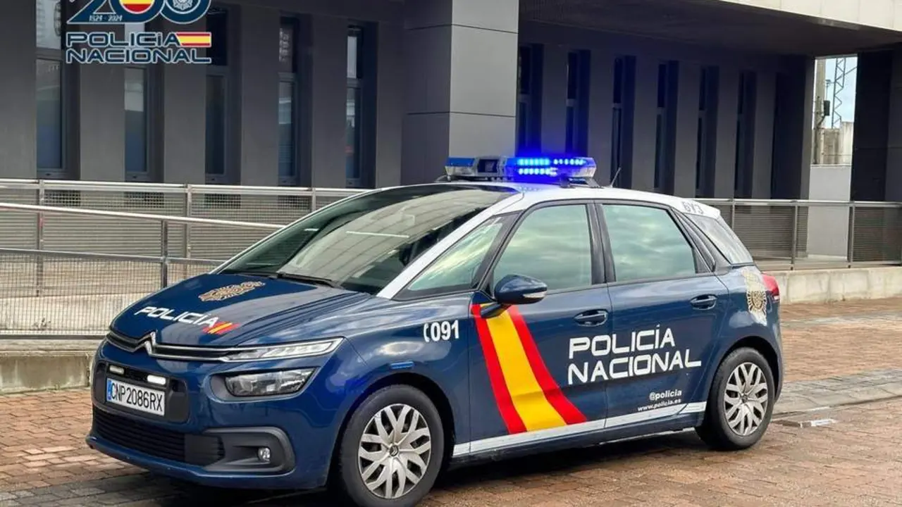 Polic&iacute;a Nacional. - EP