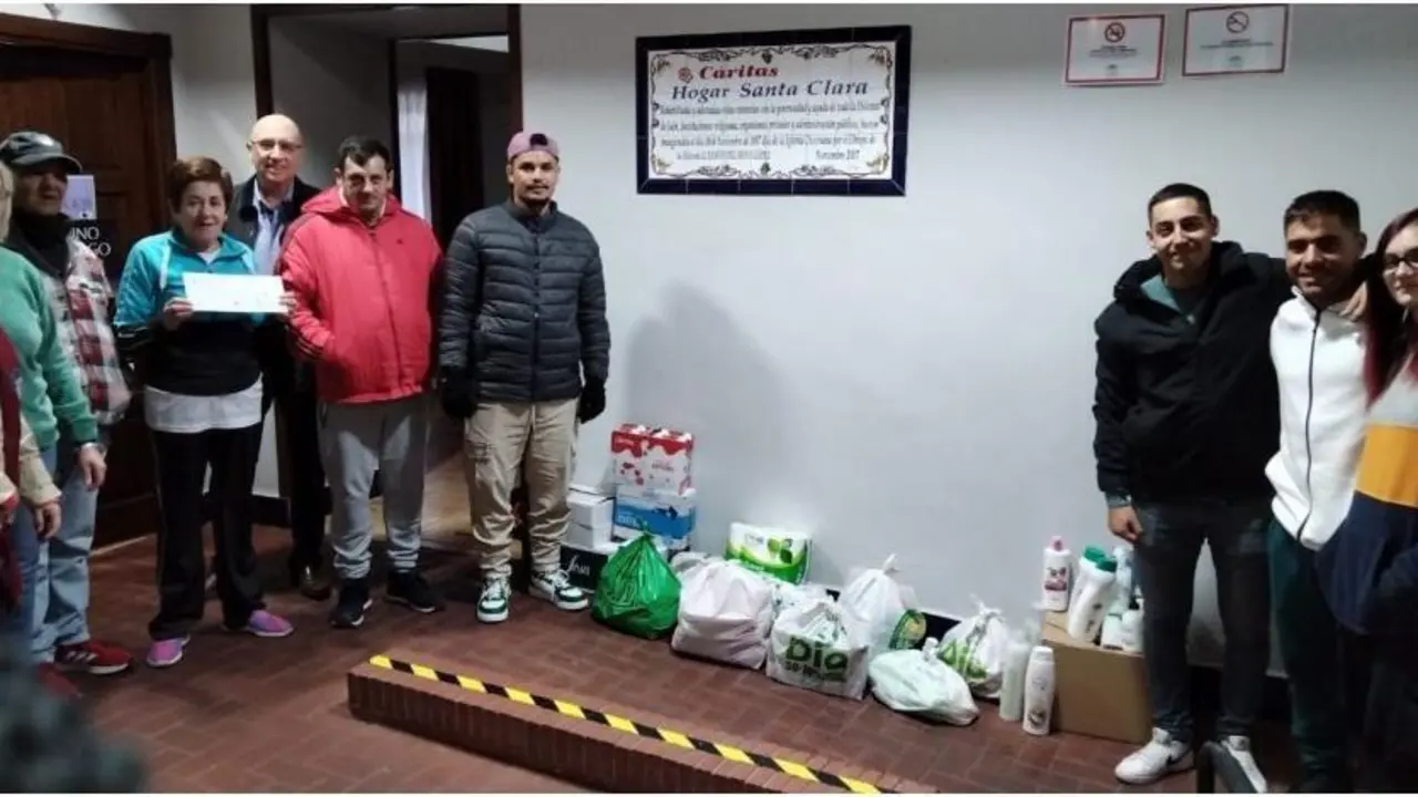 Entrega de la cesta solidaria al Hogar de Santa Clara. - HUJASE JA&Eacute;N PARA&Iacute;SO INTERIOR