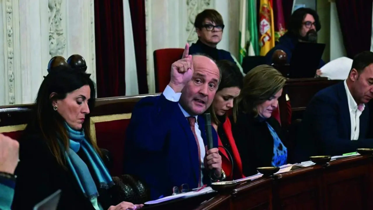 Juancho Ortiz, en el Pleno del Ayuntamiento de C&aacute;diz. - Eulogio Garc&iacute;a