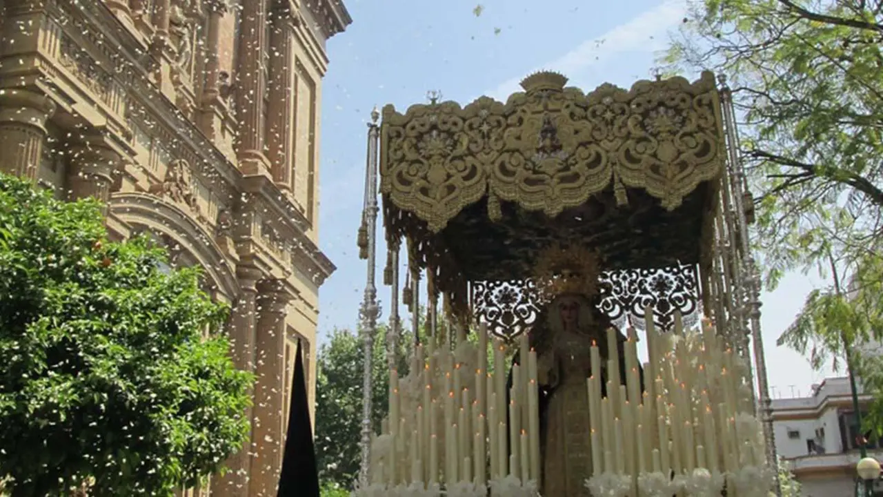 Virgen de Consolaci&oacute;n frente a la Parroquia - HERMANDAD