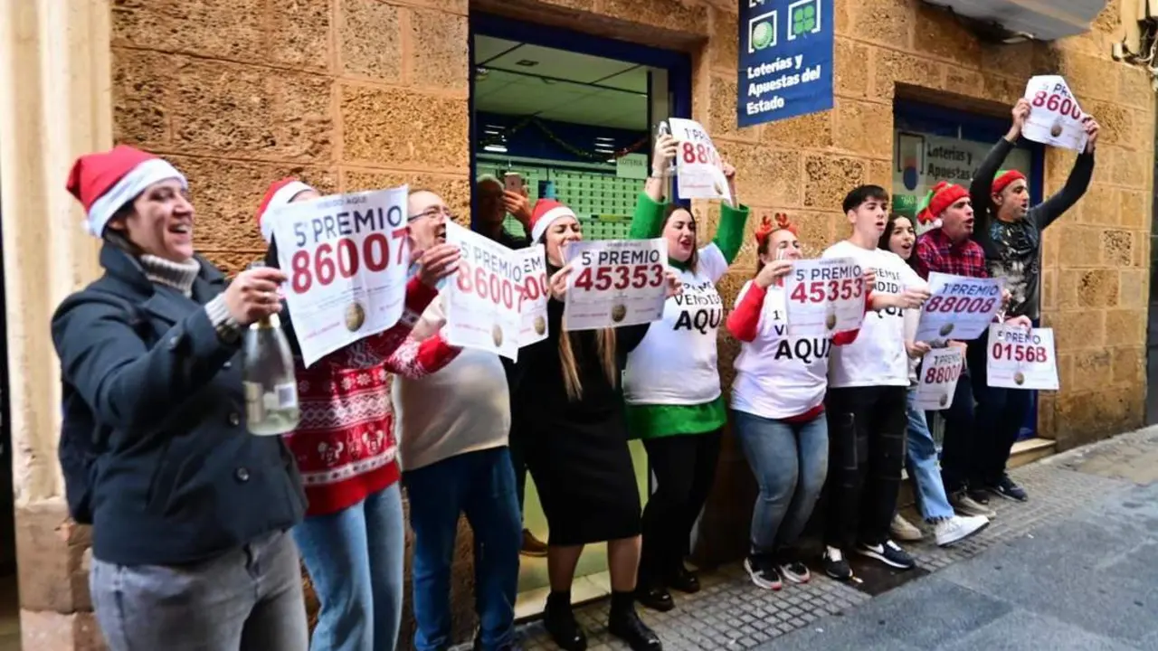Premios de la Loter&iacute;a en el Gato Negro, en C&aacute;diz. | Eulogio Garc&iacute;a