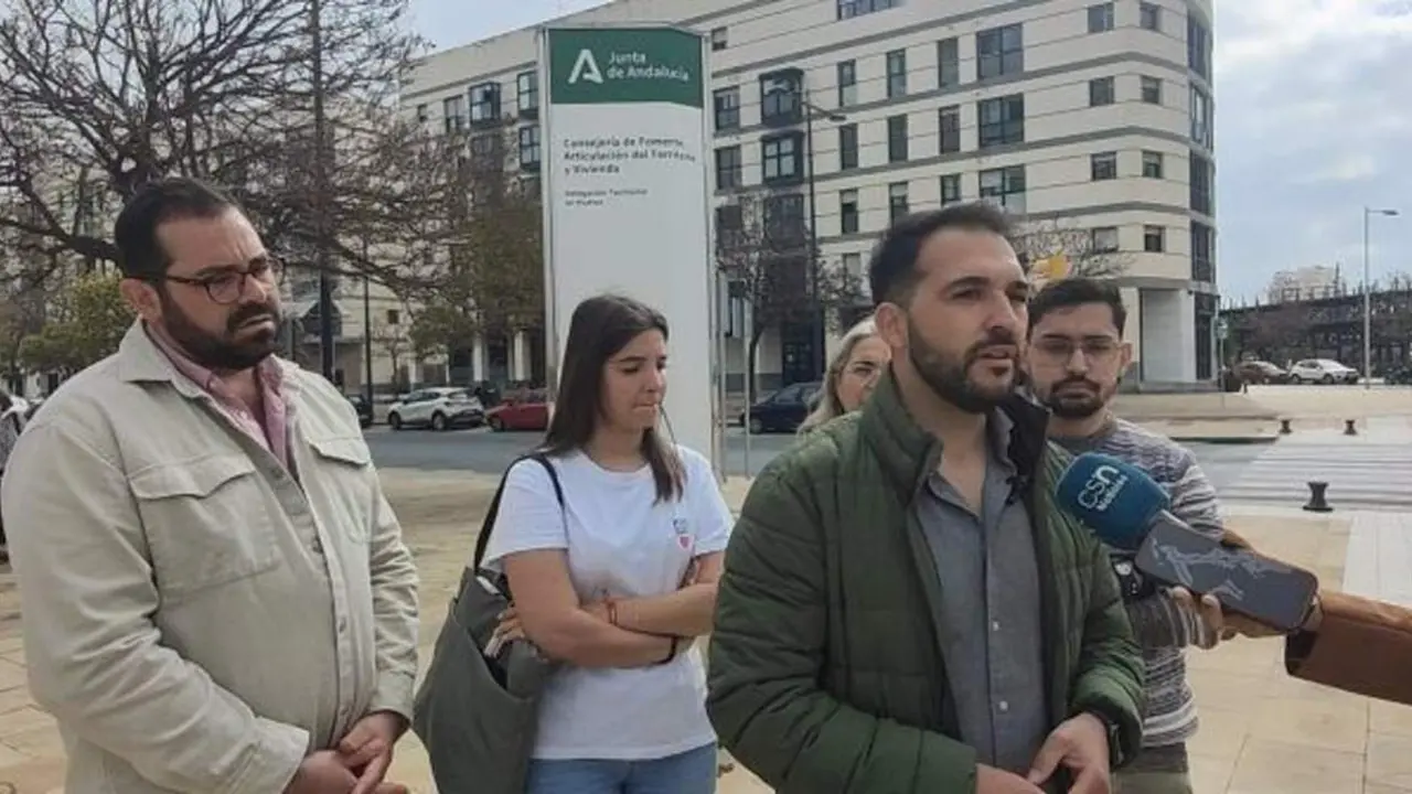  Javier Huete, junto a otros miembros de PSOE Huelva - PSOE Huelva