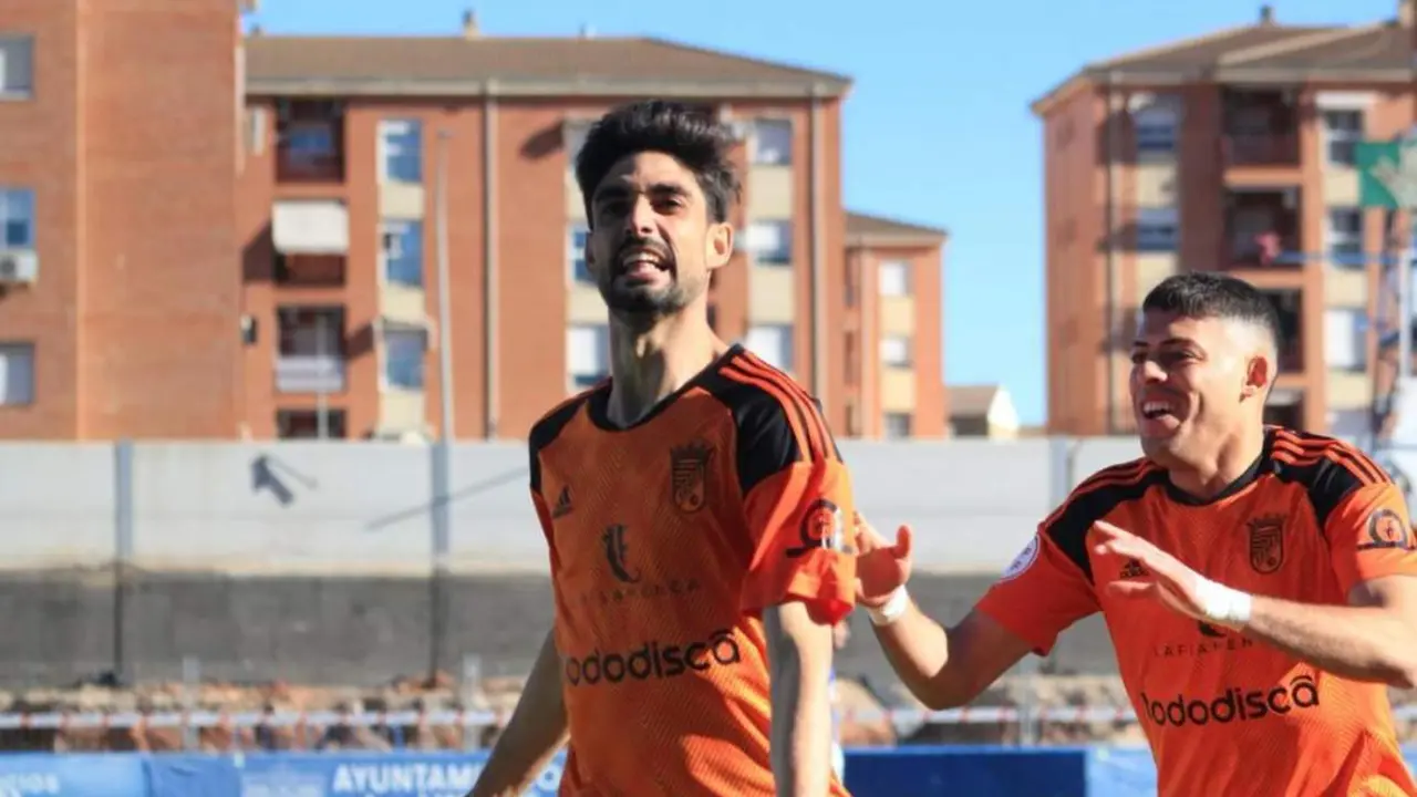 Reina celebra su gol en Linarejos. - Xerez CD/Cristo Garc&iacute;a