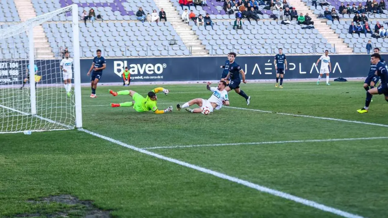 El Real Ja&eacute;n despert&oacute; con los cambios en la segunda parte. - REAL JA&Eacute;N