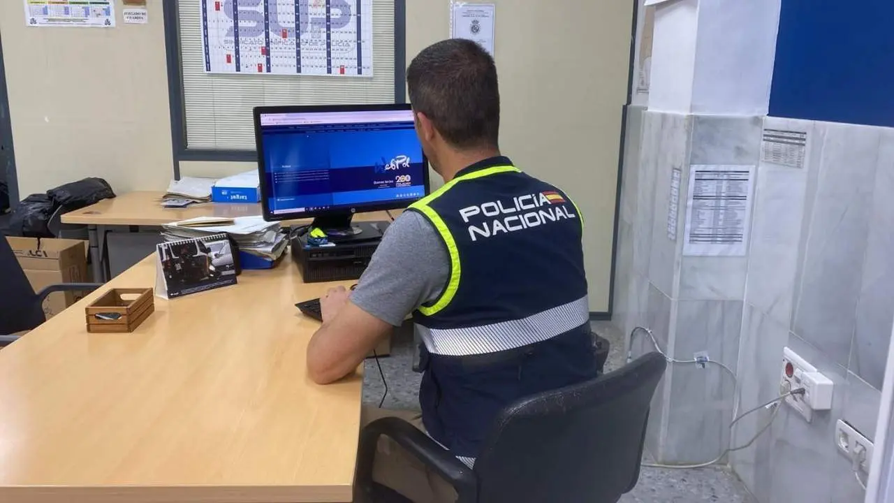Un agente de la Polic&iacute;a Nacional. - DGP
