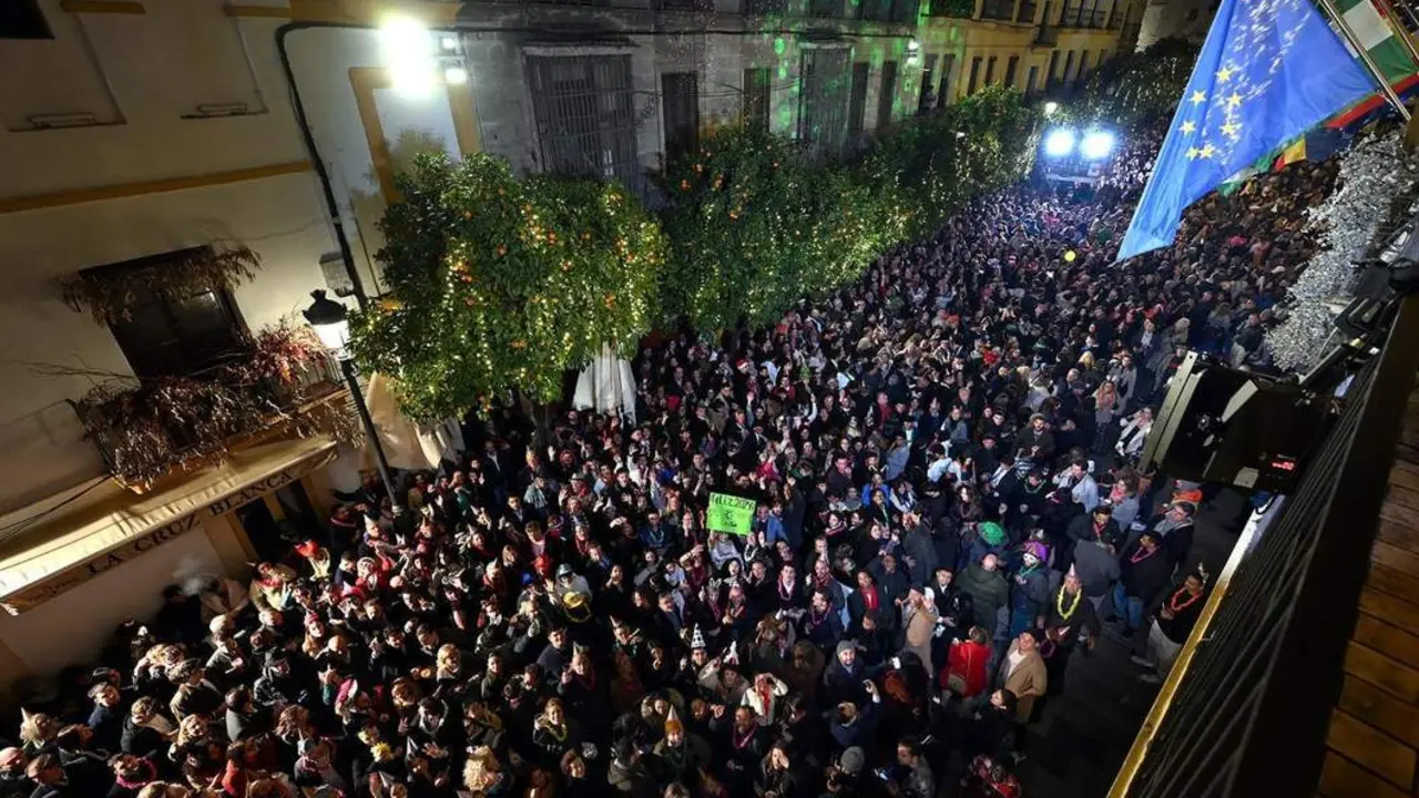 El p&uacute;blico congregado en calle Consistorio la pasada Nochevieja - jerez