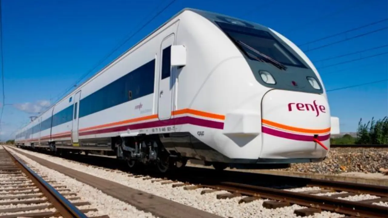 Tren de media distancia de Renfe. - Renfe