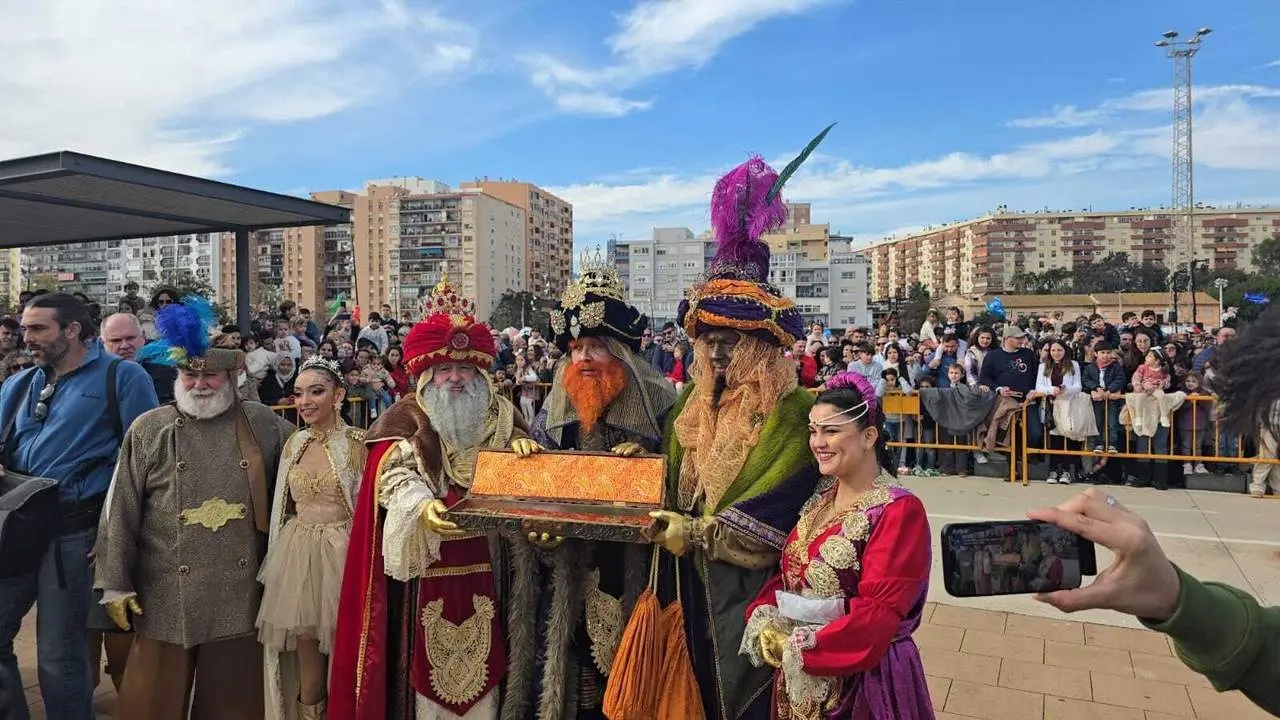 C&aacute;lida recepci&oacute;n a los Reyes Magos a su llegada por el puerto de Algeciras
