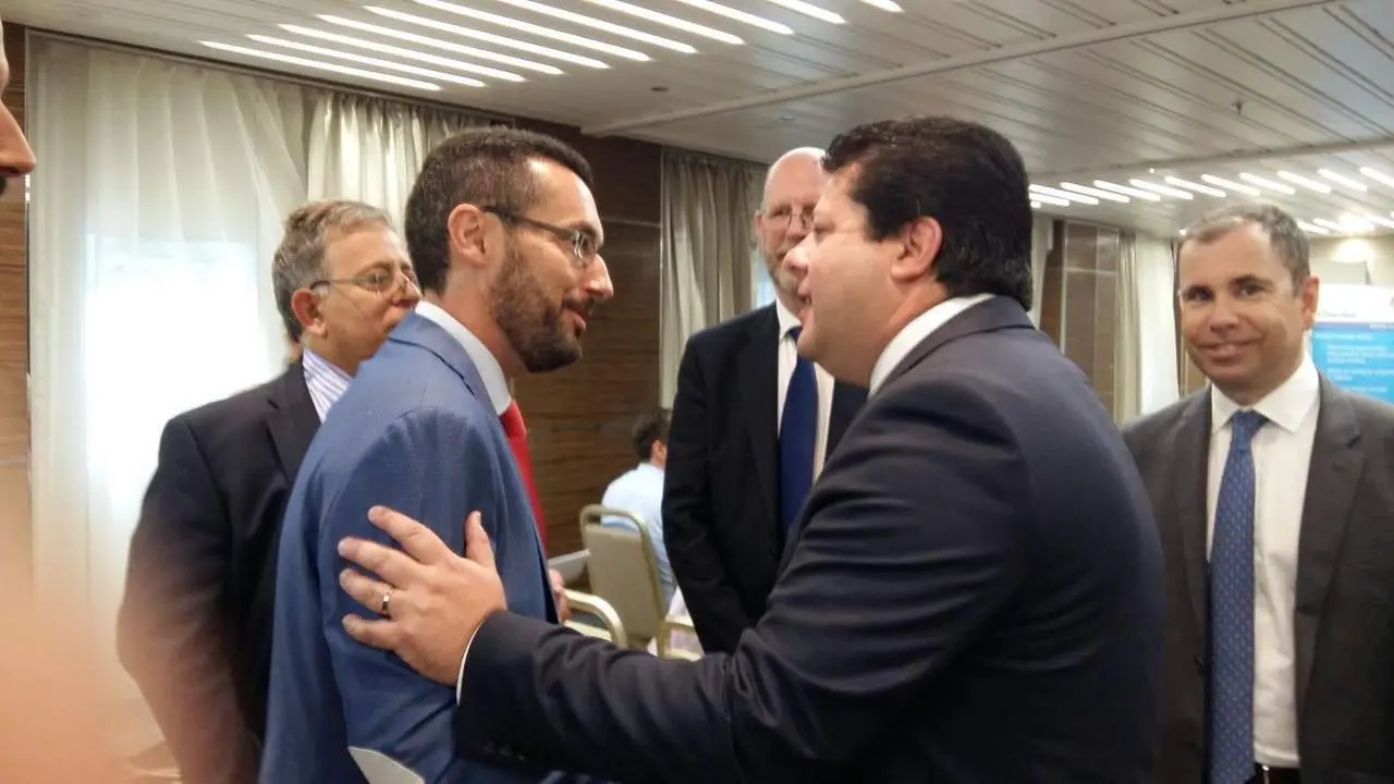 Franco y Picardo. - AI
