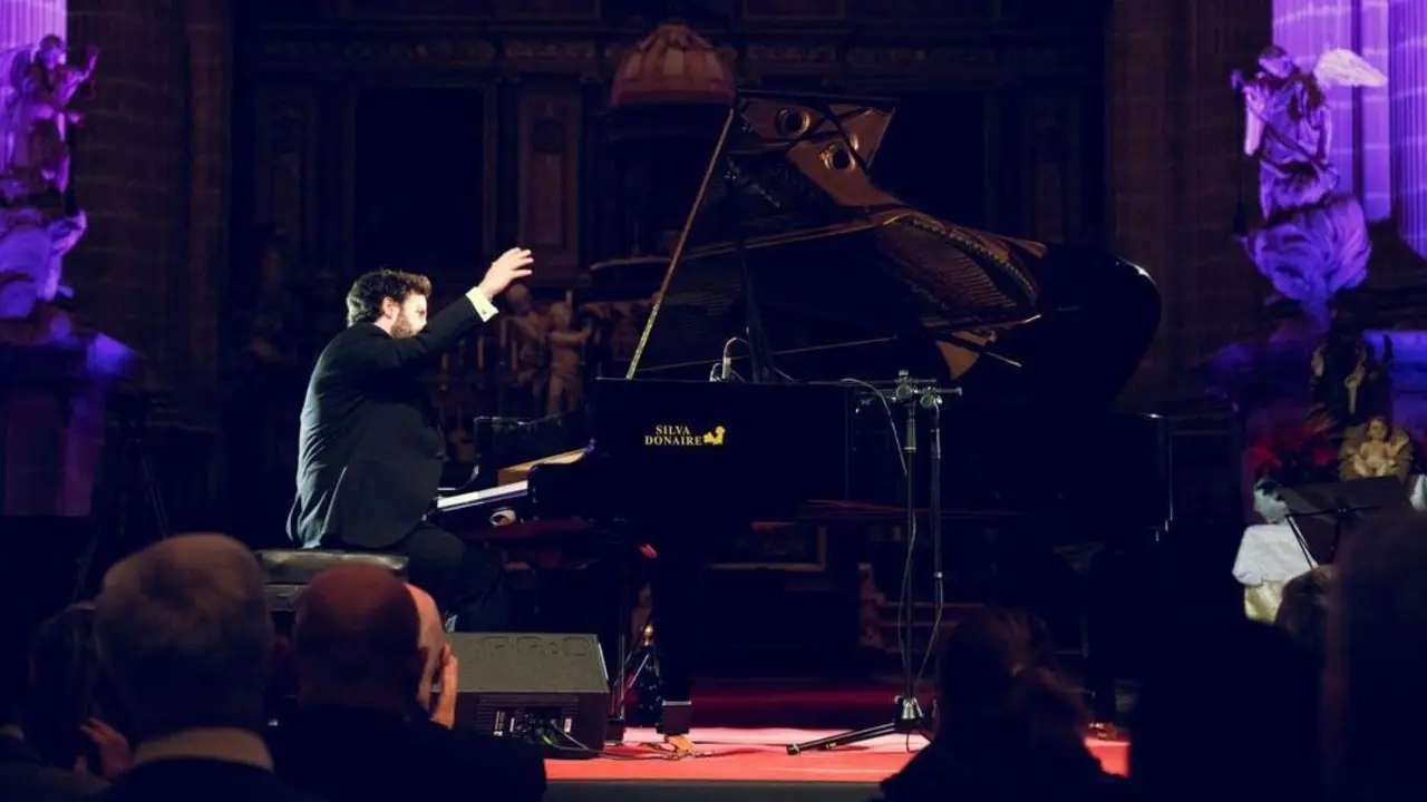 El pianista Chico P&eacute;rez, en concierto. - C&aacute;ritas