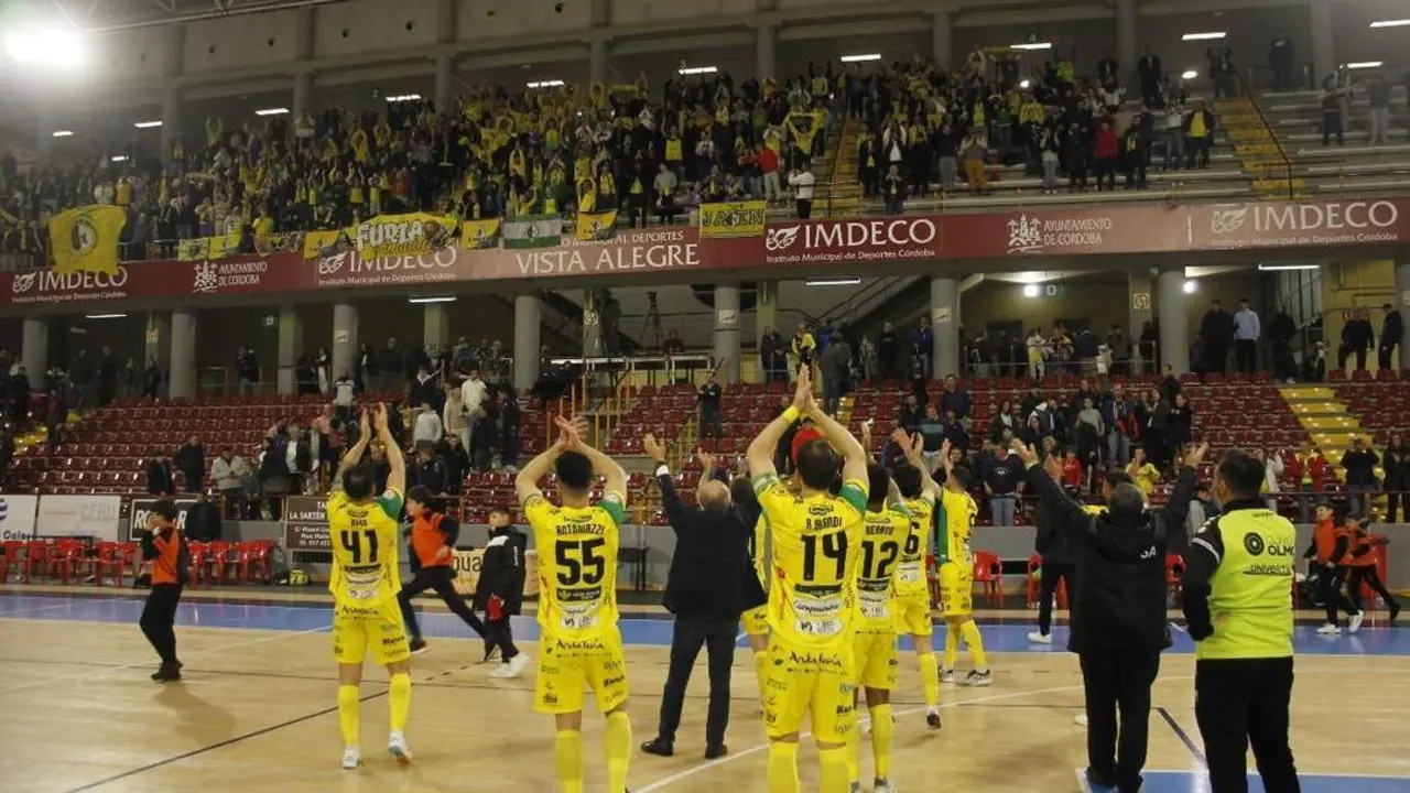 El triunfo en C&oacute;rdoba deja a los amarillos a un paso de la Final Four. - JA&Eacute;N PARA&Iacute;SO INTERIOR