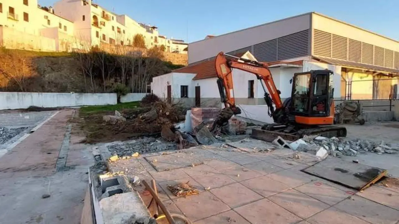 Obras en la piscina de Zufre - D.P.
