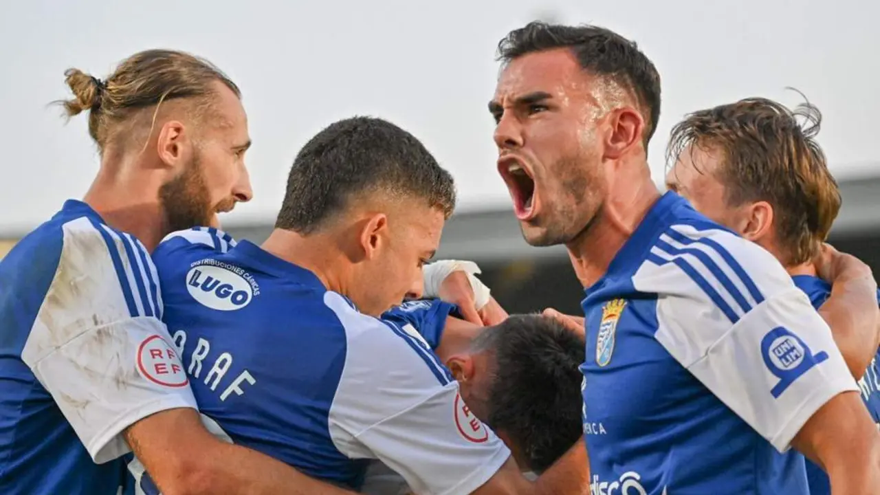 El Xerez CD celebra un gol en el partido con el UCAM en Chap&iacute;n. - Viva Jerez
