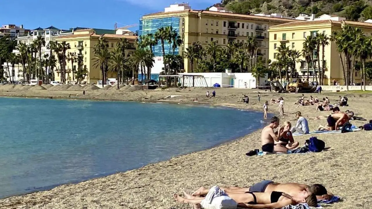 En ba&ntilde;ador en pleno invierno. -  EFE/Mar&iacute;a Alonso