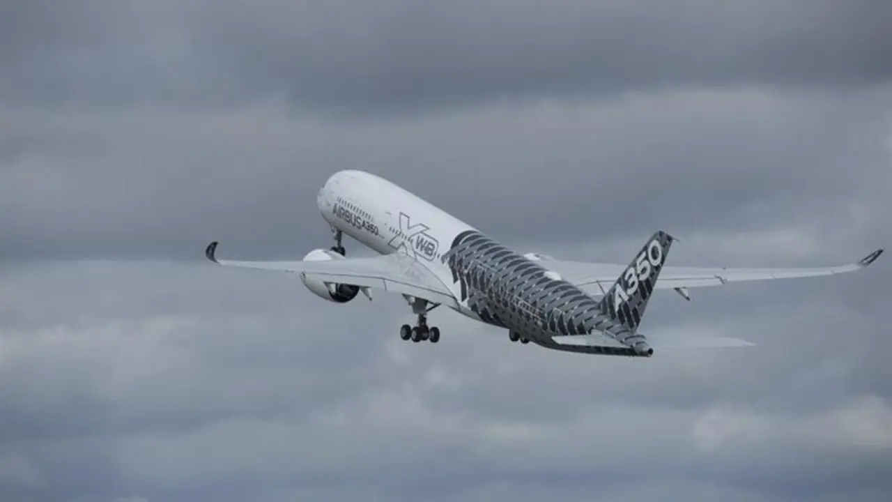 Un avi&oacute;n. - EP