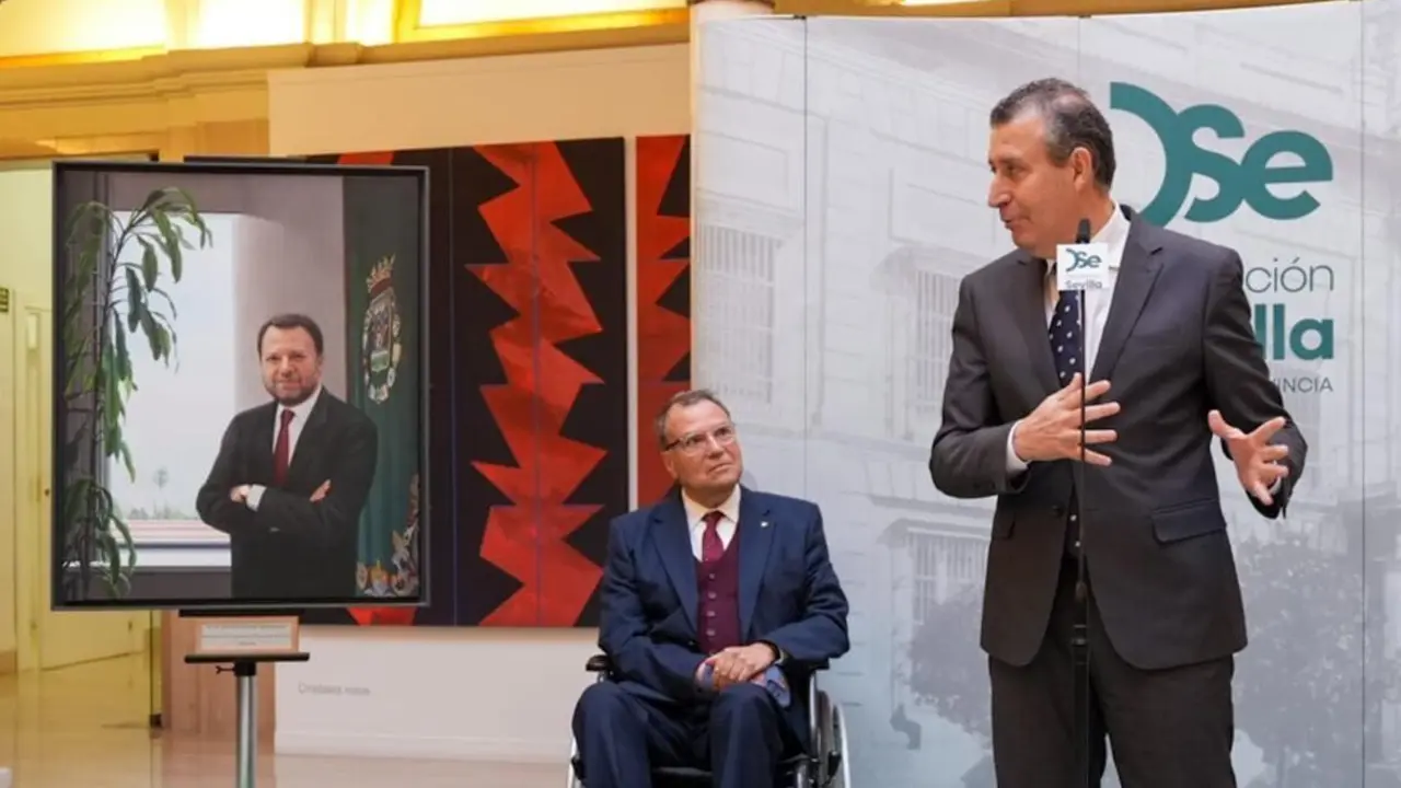 Fern&aacute;ndez habla en presencia de Monteseir&iacute;n. - @JFdezdelosRios