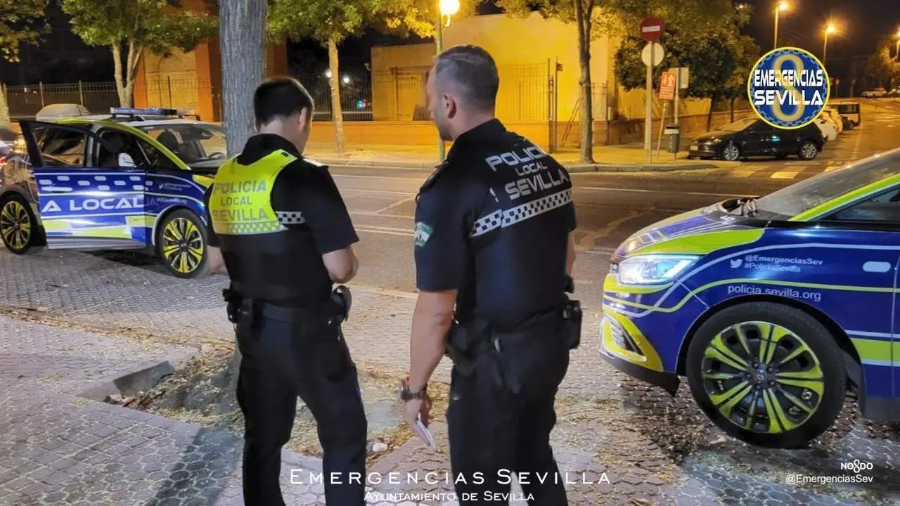 Polic&iacute;a Local de Sevilla. - Archivo