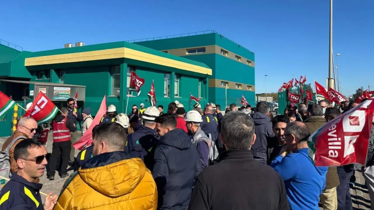 Concentraci&oacute;n en Sider&uacute;rgica Sevillana. - CCOO