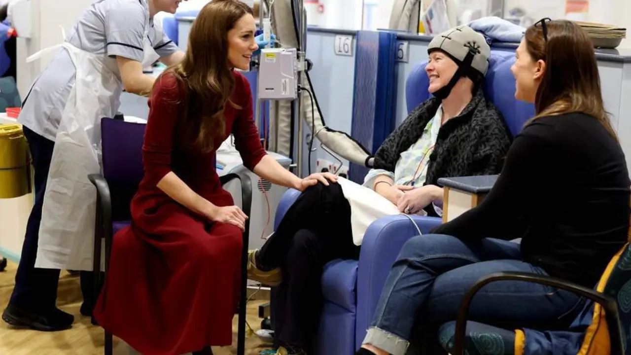Kate Middleton dialoga con otras pacientes en el hospital. - @KensingtonRoyal / X