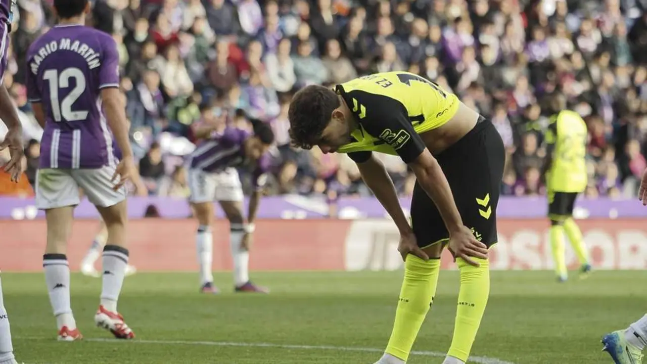 Abde se lamenta de una ocasi&oacute;n fallada en el Valladolid-Betis. - EFE