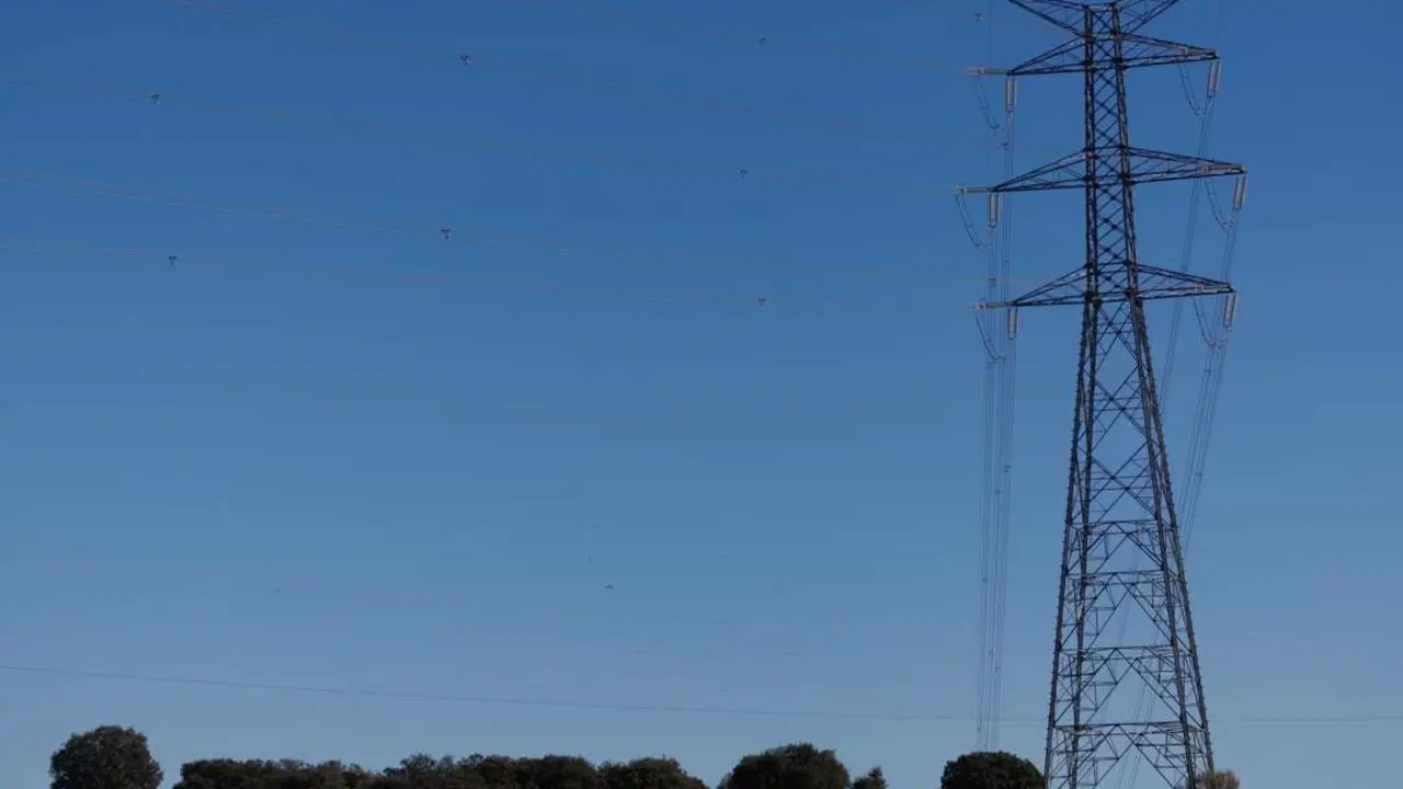 Vista de una torre de alta tensi&oacute;n - Eduardo Parra / Europa Press