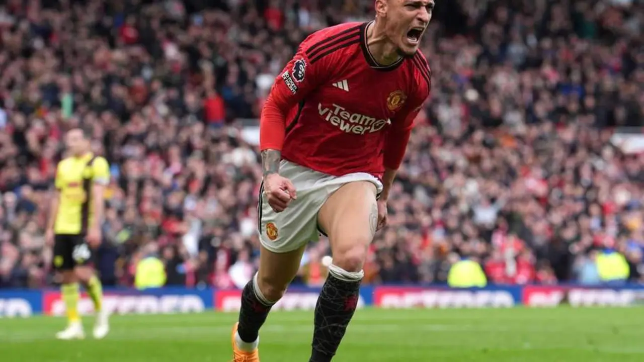 Antony celebrando un gol con el Manchester United - EP