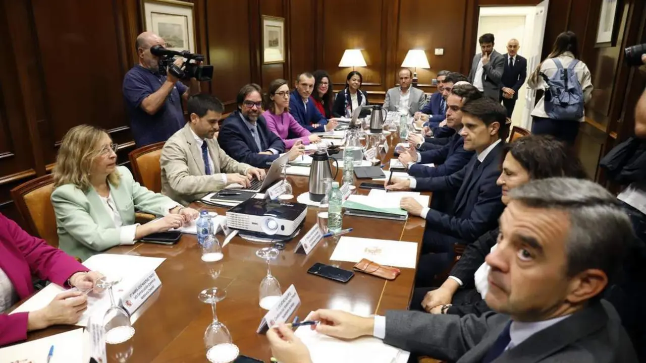 Reuni&oacute;n por el tren de la Costa del Sol. - EP