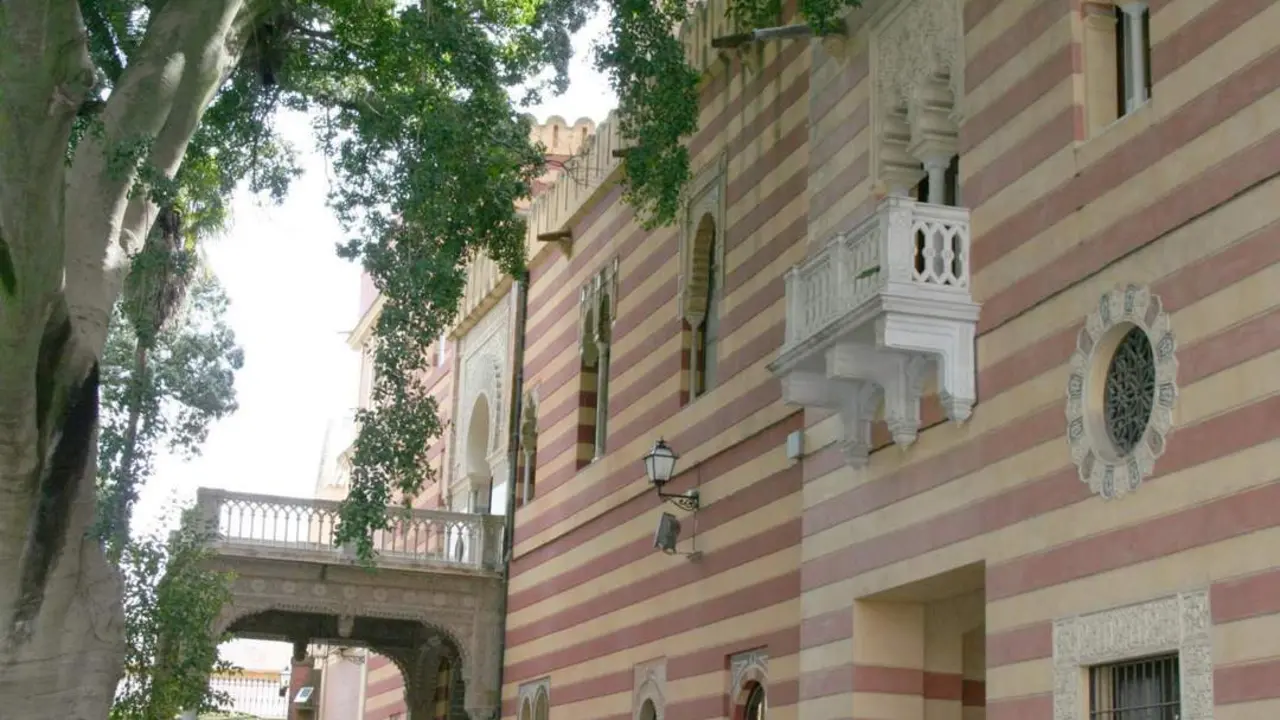 Palacio de Orleans, sede del Ayuntamiento de Sanl&uacute;car. - C. C.