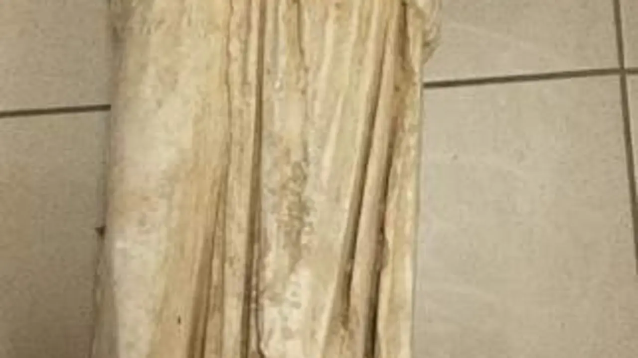 La estatua. - astynomia.gr