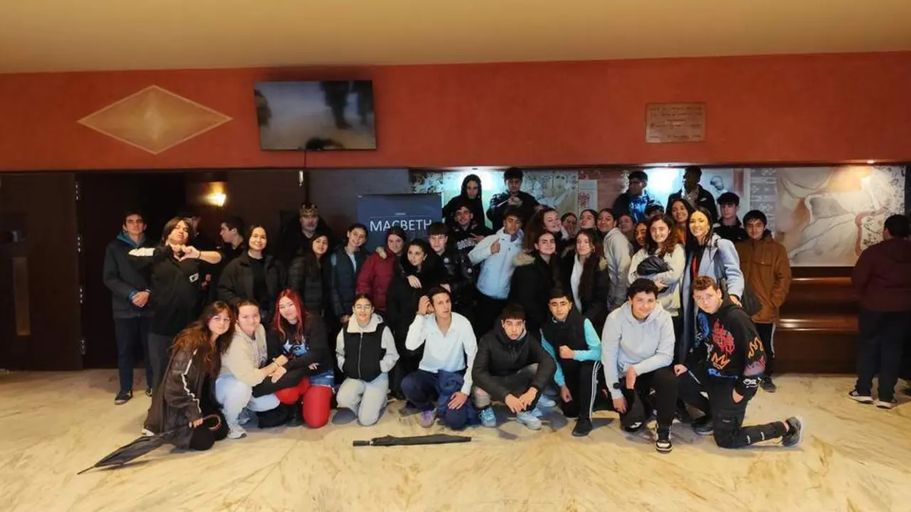 Un grupo de alumnos en el Villamarta - jerez.es