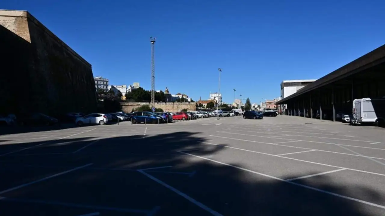 Zona junto a Renfe donde se instalar&aacute; la carpa de Carnaval. - Eulogio Garc&iacute;a