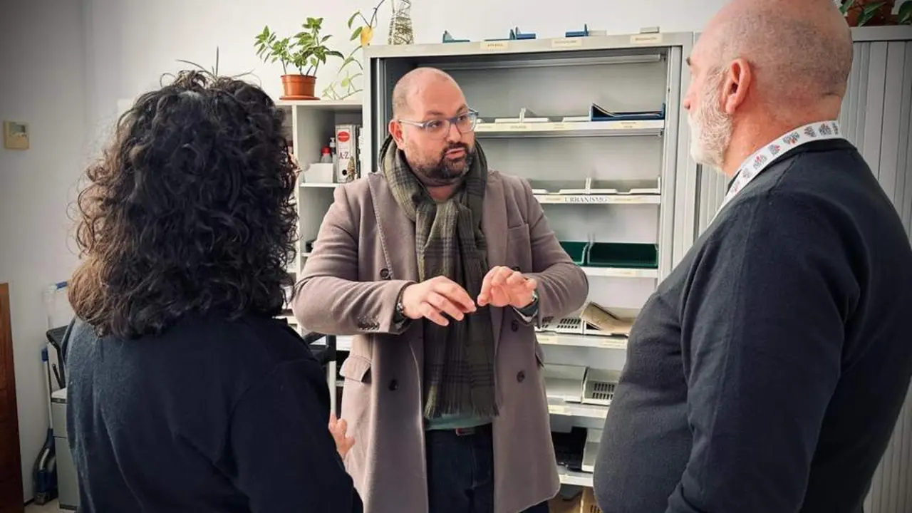 JAVIER BELLO CON EMPLEADOS MUNICIPALES. - VIVA